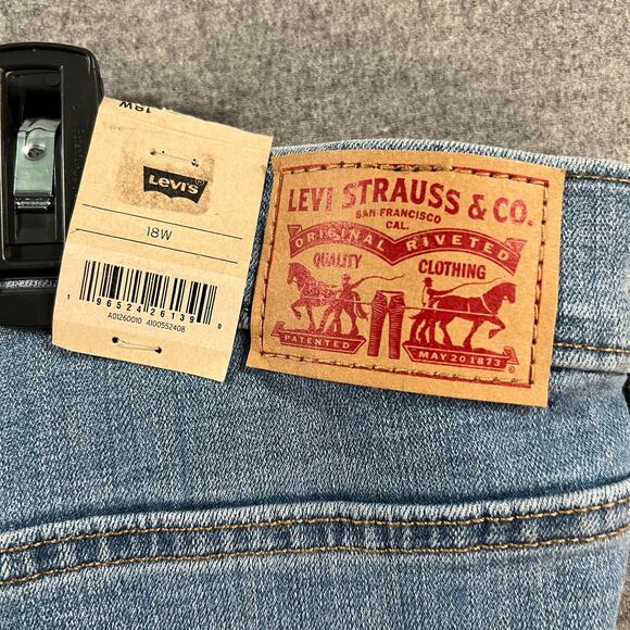 Levi's 311 Shaping Skinny Capri Women's Jeans Blue Denim Light Wash Size 18W - Picture 4 of 10